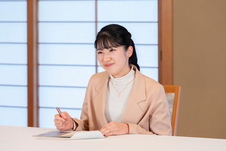 Princess Aiko's popularity sparks calls to change Japan's male-only succession law