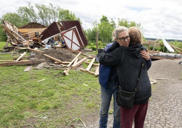 Quebec homeowners recall scramble to safety as tornado touched down west of Montreal