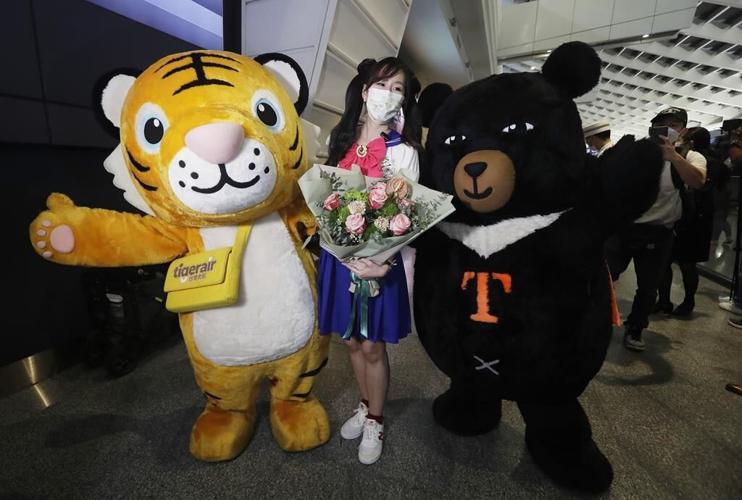 Tourists flock to Taiwan as COVID entry restrictions eased
