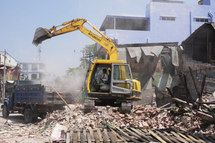Myanmar's military declares a ceasefire to ease quake relief as deaths pass 3,000