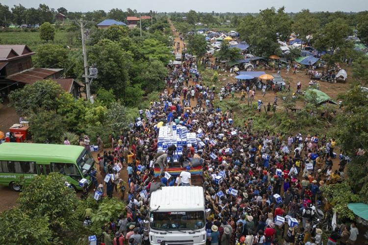 Thailand and Cambodia trade accusations as deadly border clashes enter third day