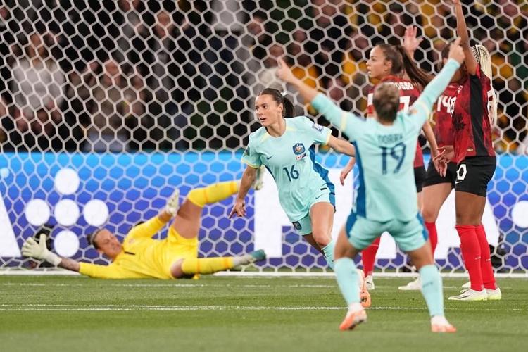 Australia sends Canada packing from Women's World Cup with lopsided win