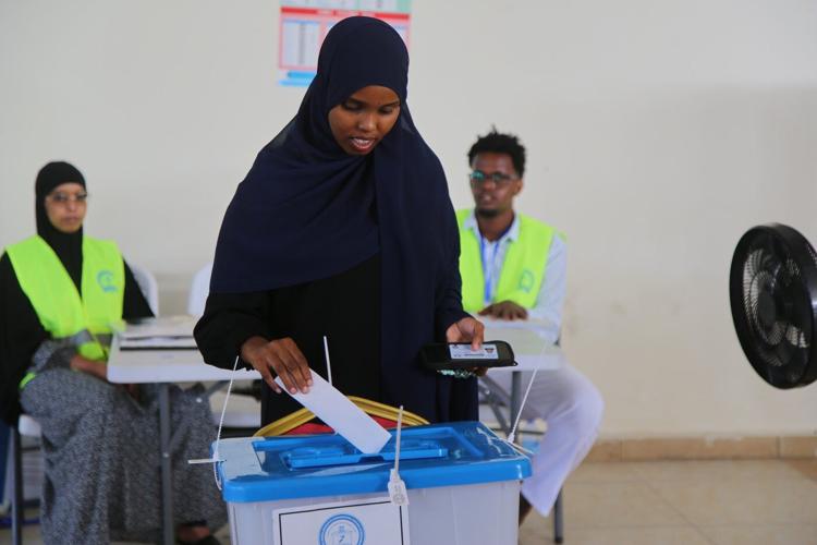 Somalis vote in the first one-person, one-vote local election in decades