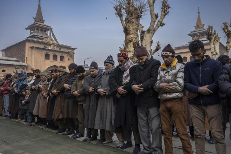 Kashmir residents suffer through a dry winter waiting for snow. Experts point to climate change