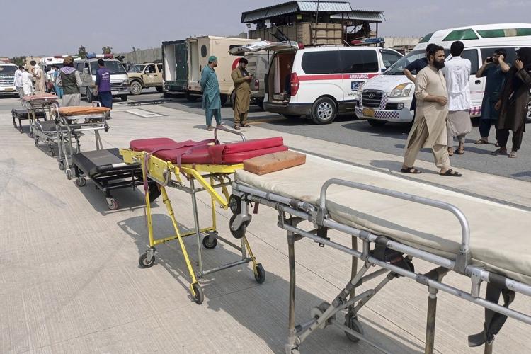 An earthquake destroys villages in eastern Afghanistan and kills 800 people, with 2,500 injured