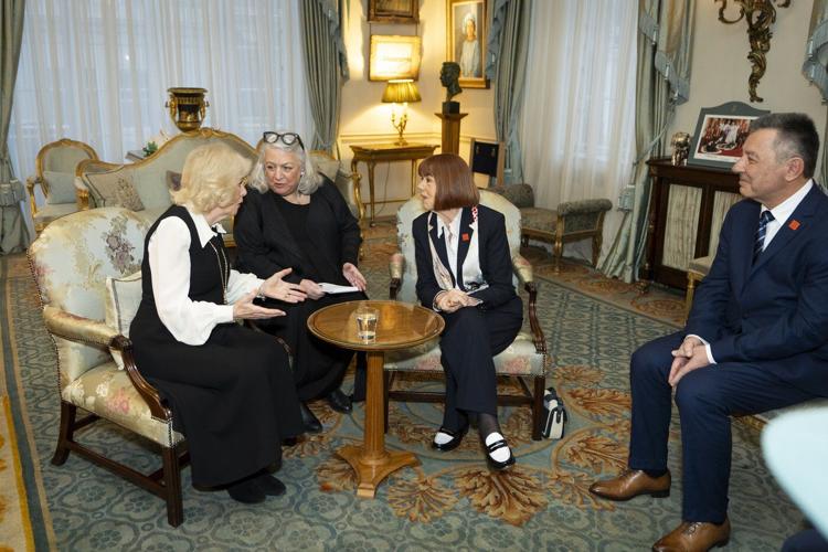 Queen Camilla meets Gisèle Pelicot, a symbol of the fight against sexual violence