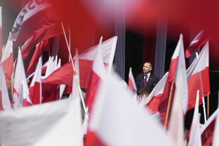 Polish conservatives use a patriotic celebration to rally behind their presidential candidate