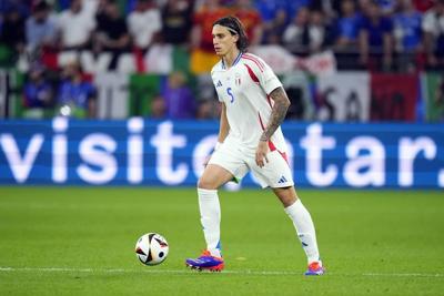 Arsenal buys Italy defender Riccardo Calafiori from Bologna