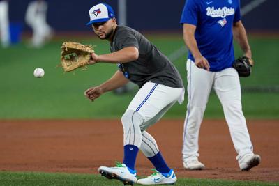 Jays' Bichette making progress in return from knee injury as World Series approaches