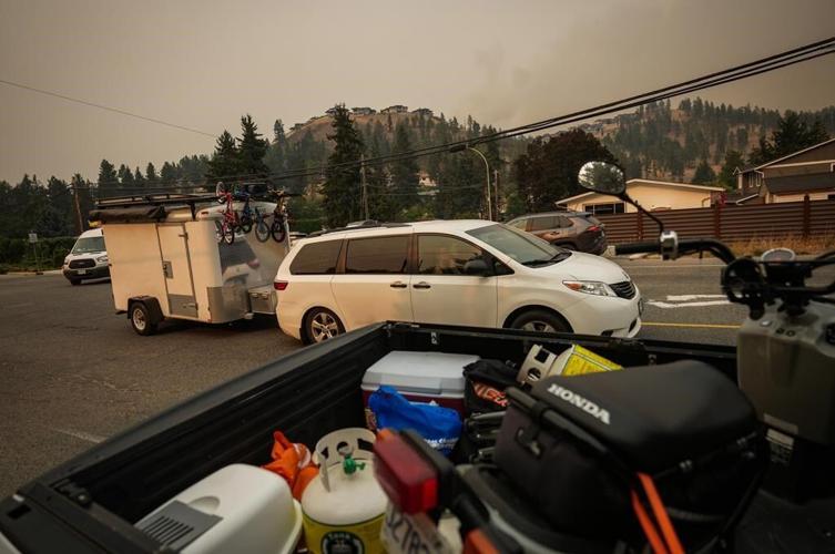 B.C. declares wildfire emergency amid desperate battle to save West Kelowna
