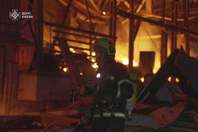 Russia and Ukraine accuse each other of failing to pause strikes after US envoy leaves Moscow