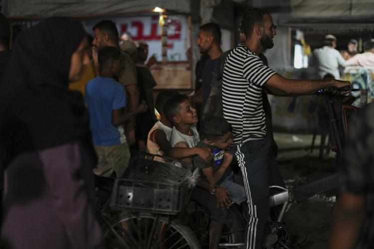 Photos in Gaza City, where the beach offers fleeting respite as war and famine grind on