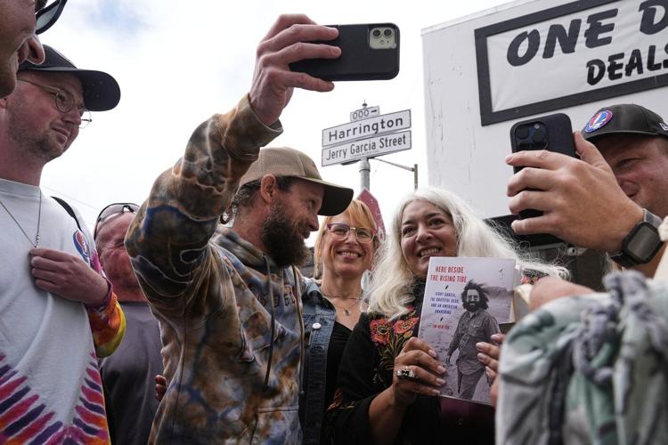 Grateful Dead guitarist Jerry Garcia has childhood street named for him in San Francisco