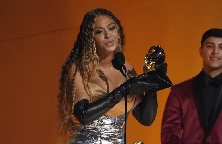 Early Grammy winners include ǲԳé, Kendrick Lamar, Jimmy Carter, Sabrina Carpenter and Charli xcx