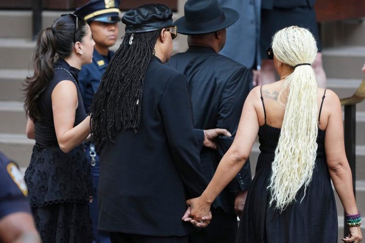 Star-maker Clive Davis honored at funeral that draws Bruce Springsteen, Dionne Warwick and others