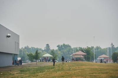 Smoke hampers firefighting in Manitoba, but rain in forecast for early this week