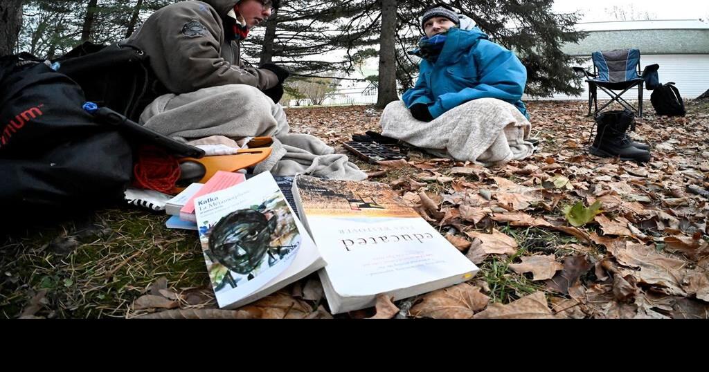 Nonbinary Montrealer on hunger strike to get 'X' gender marker on