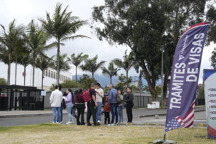 Hundreds of US visa appointments canceled in Colombia following spat over deportation flights