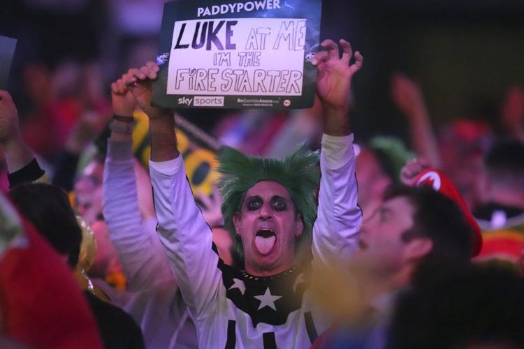 PHOTO COLLECTION: Darts Fans