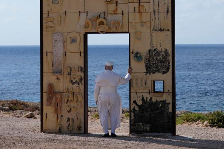 Pope marks July 4 by praying in Lampedusa for migrants who died seeking freedom and prosperity