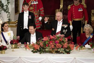 King Charles welcomes South Korea's president with state banquet, mingles with K-pop band Blackpink