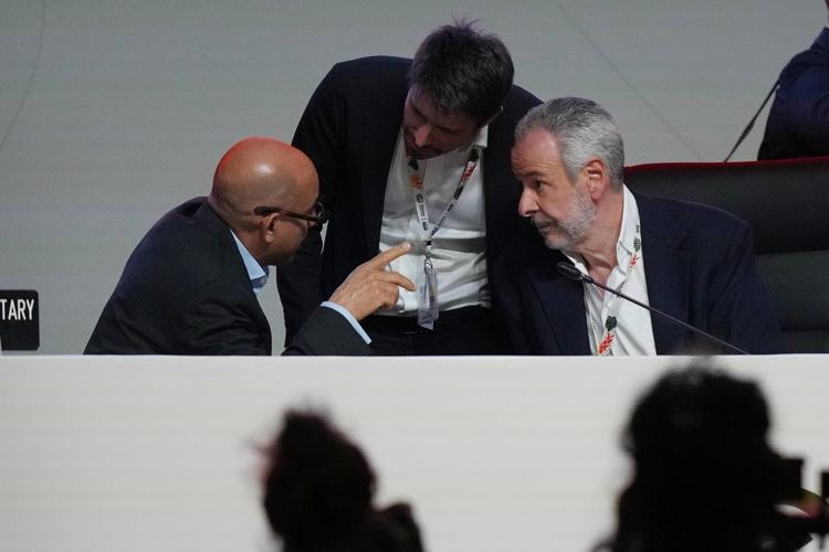 Proposed deal at UN climate talks doesn't mention fossil fuels that many nations wanted
