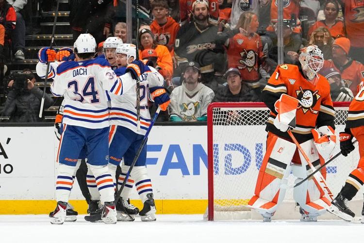 Carlsson, Terry lead Ducks to 5-2 win in Game 6, eliminating the 2-time conference champ Oilers