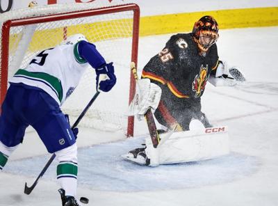 Jacob Markstrom's fractured finger prompts goalie shuffle in Calgary