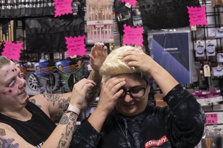 Dressing as Trump for Halloween not so funny in 2025, ºÚÁϳԹÏÍø costume shops say