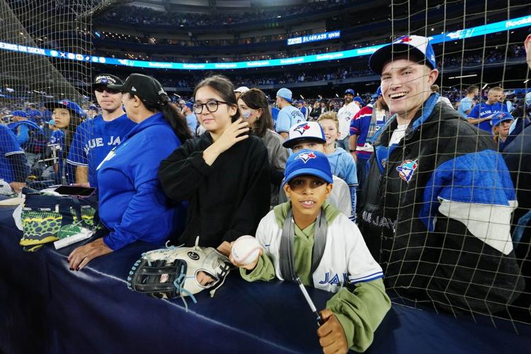 'Ecstatic': Older fans remember Blue Jays' World Series championships in 1992-93