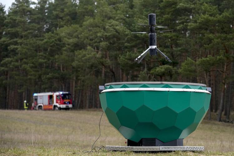 An AI-based drone that speeds up the detection and monitoring of wildfires is presented in Germany