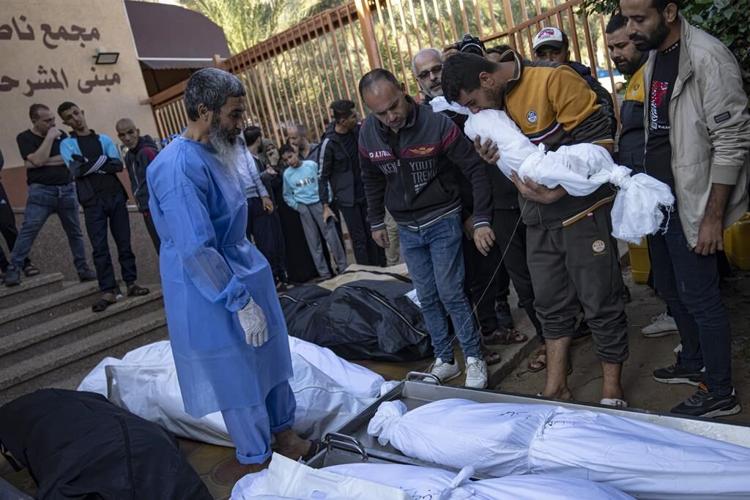 32 babies in critical condition are among the patients left at Gaza's main hospital, UN team says