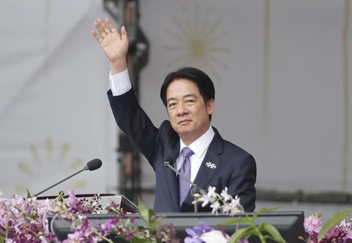 Taiwan celebrates its ɫֱ Day holiday against background of Chinese threats