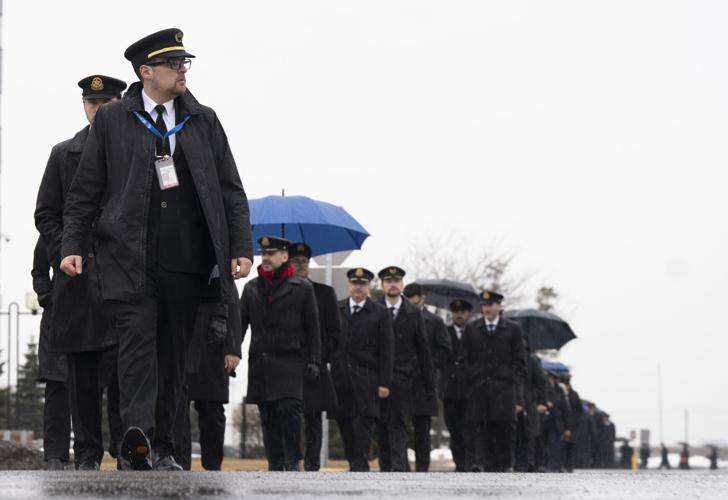 Photo-Gallery-NY-Air-Canada-Crash-Pilots 03