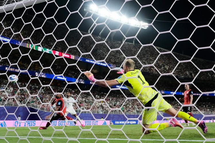 Austria, Algeria trade goals in stoppage time, both advance at World Cup with stunning 3-3 draw