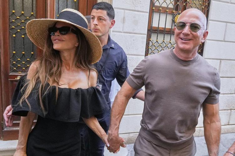 ‘Kisses yes, Bezos No,’ protesters say, as Bezos wedding bonanza stirs controversy in Venice