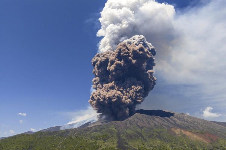 What made Mount Etna's latest eruption so rare