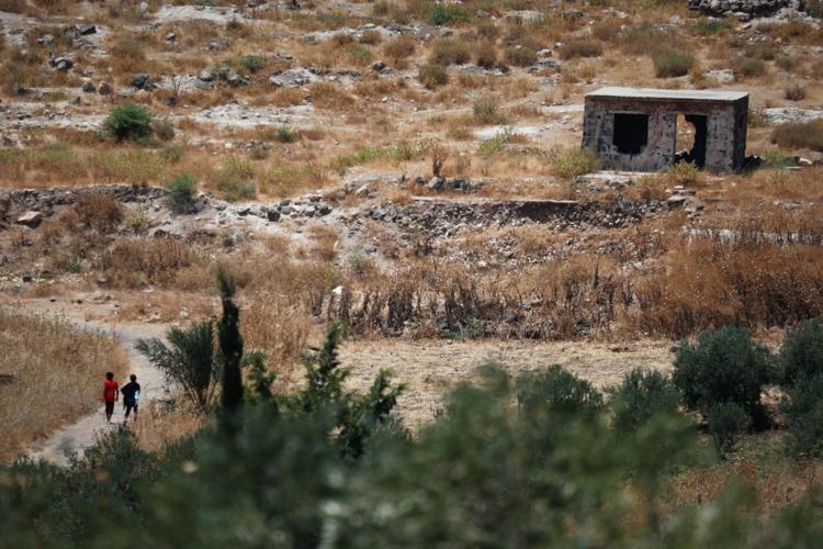 Israeli troops face resistance in southern Syrian town of Abdin