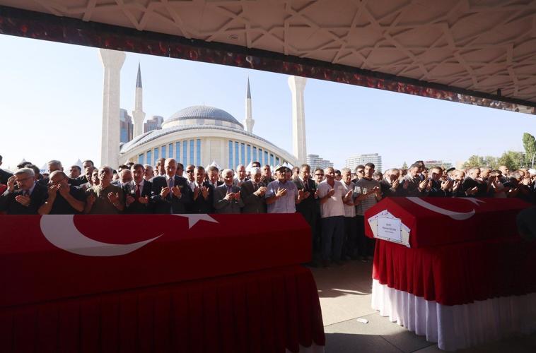 Turkey mourns 10 people killed battling a wildfire
