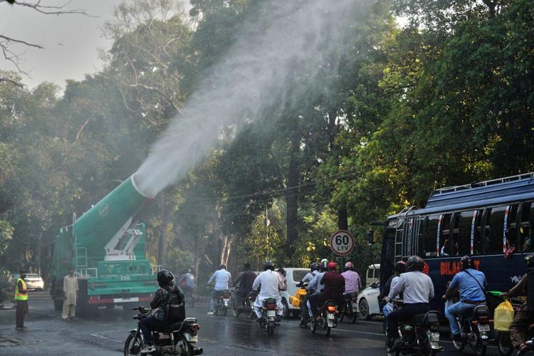 Pakistan uses anti-smog guns to fight air pollution in its cultural capital