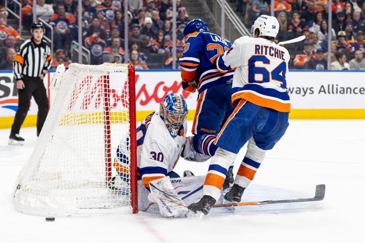 Sorokin enjoys 'outstanding' performance with NHL-leading fifth shutout vs. Oilers