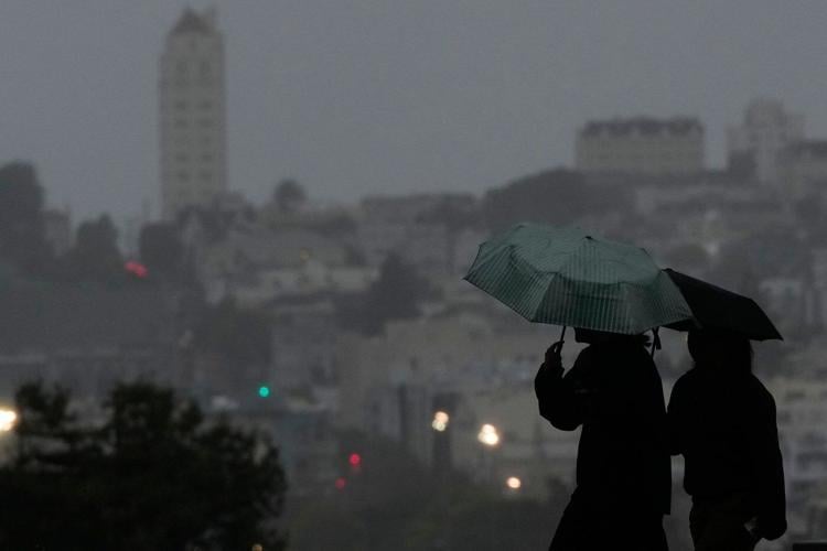 Southern California drivers urged to reconsider Christmas travel as heavy rain and winds roll in