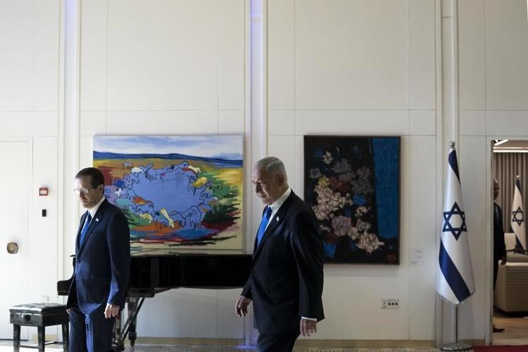 Israel's Netanyahu officially tapped to form government