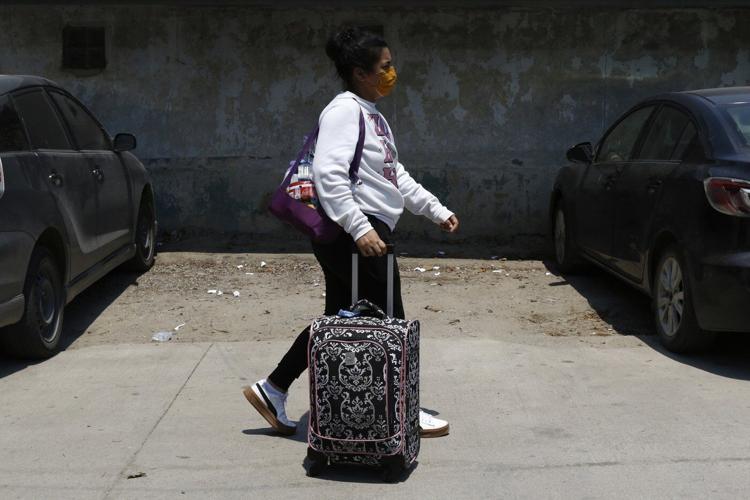 US sends 68 migrants back to Honduras and Colombia in first voluntary deportation