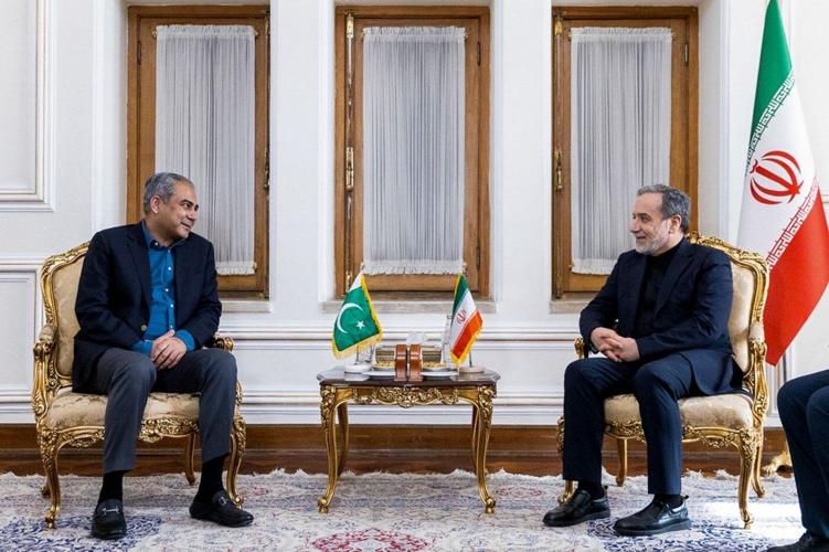 US-Iran talks begin Sunday in Switzerland as Tehran closes the strait over Lebanon fighting