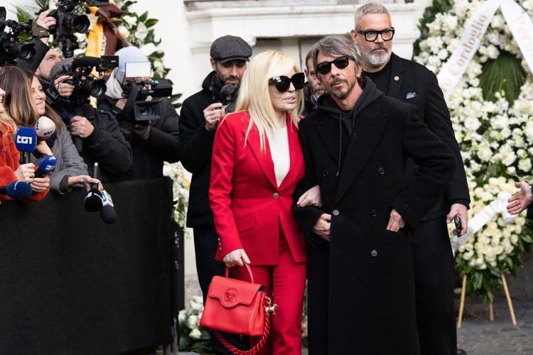 Stars and the public say final good goodbye to fashion icon Valentino at Rome funeral