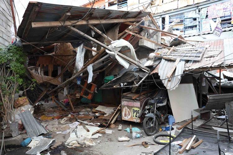 Photos show the aftermath of an earthquake in the southern Philippines