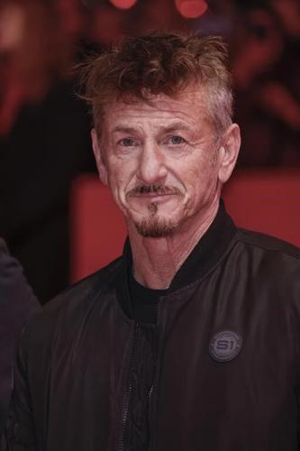 Zelenskyy 'born for this moment,' Sean Penn says at Berlin