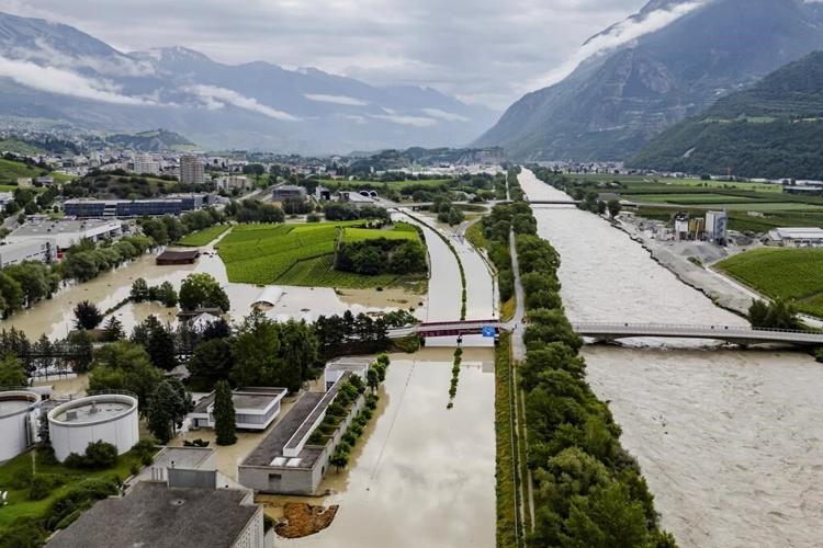 Storms in Switzerland cause flooding and a landslide that left at least 2 people dead