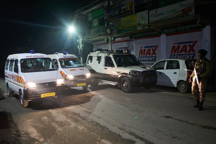 At least 9 killed and 32 injured in an explosion at Kashmir police station